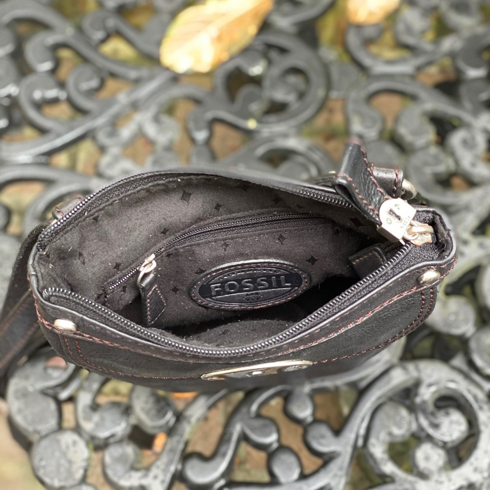 Black Fossil Crossbody/Shoulder Bag with Keyhole - Picture 3 of 8